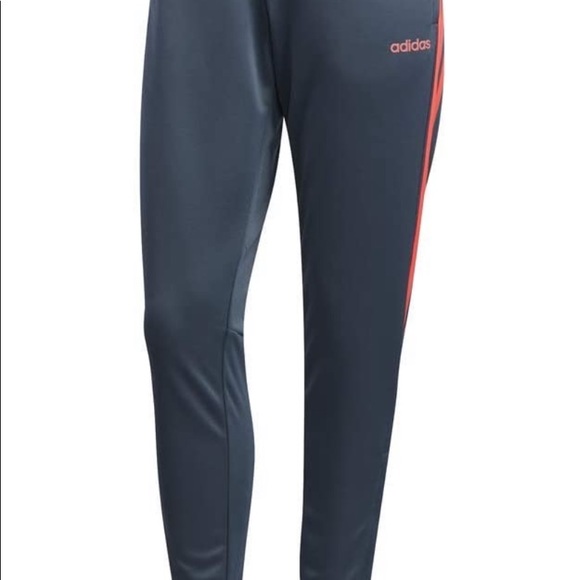 ADIDAS JOGGER LIKE NEW ⭐️ - Picture 4 of 5